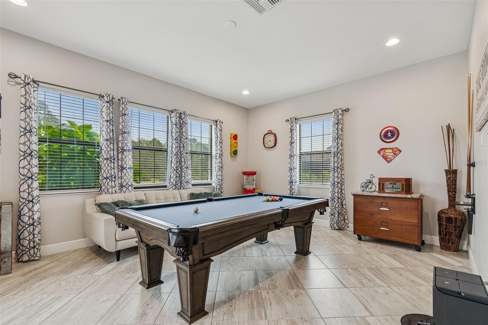 DOWNSTAIRS BONUS ROOM OFF OF POOL/LANAI