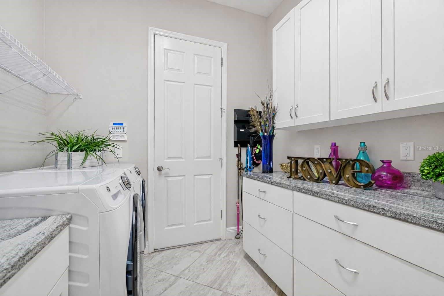 BEAUTIFUL LAUNDRY ROOM + GARAGE ACCESS