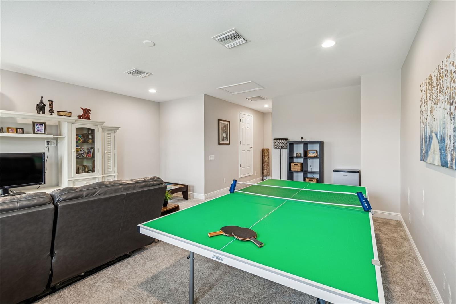 SPACIOUS UPSTAIRS BONUS ROOM