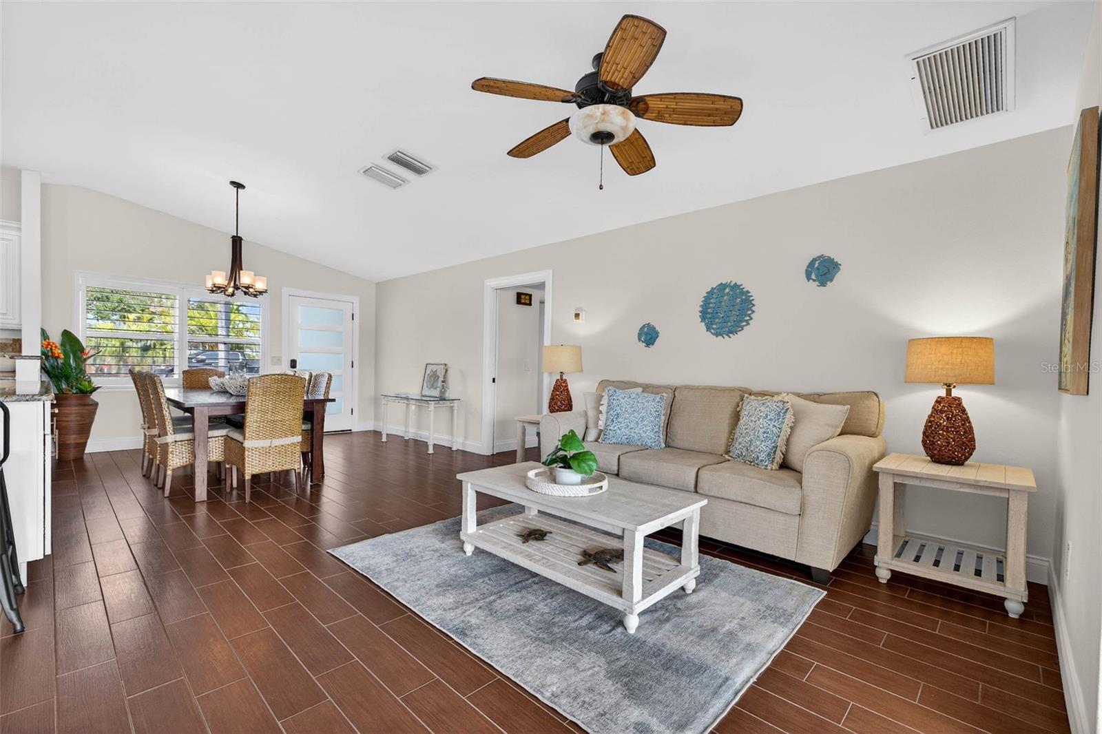 Spacious living room