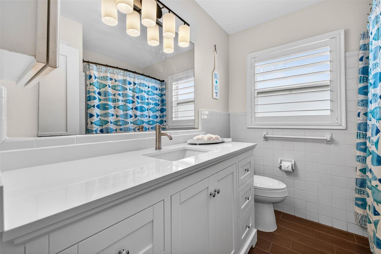 Large vanity and shower/tub combo bathroom