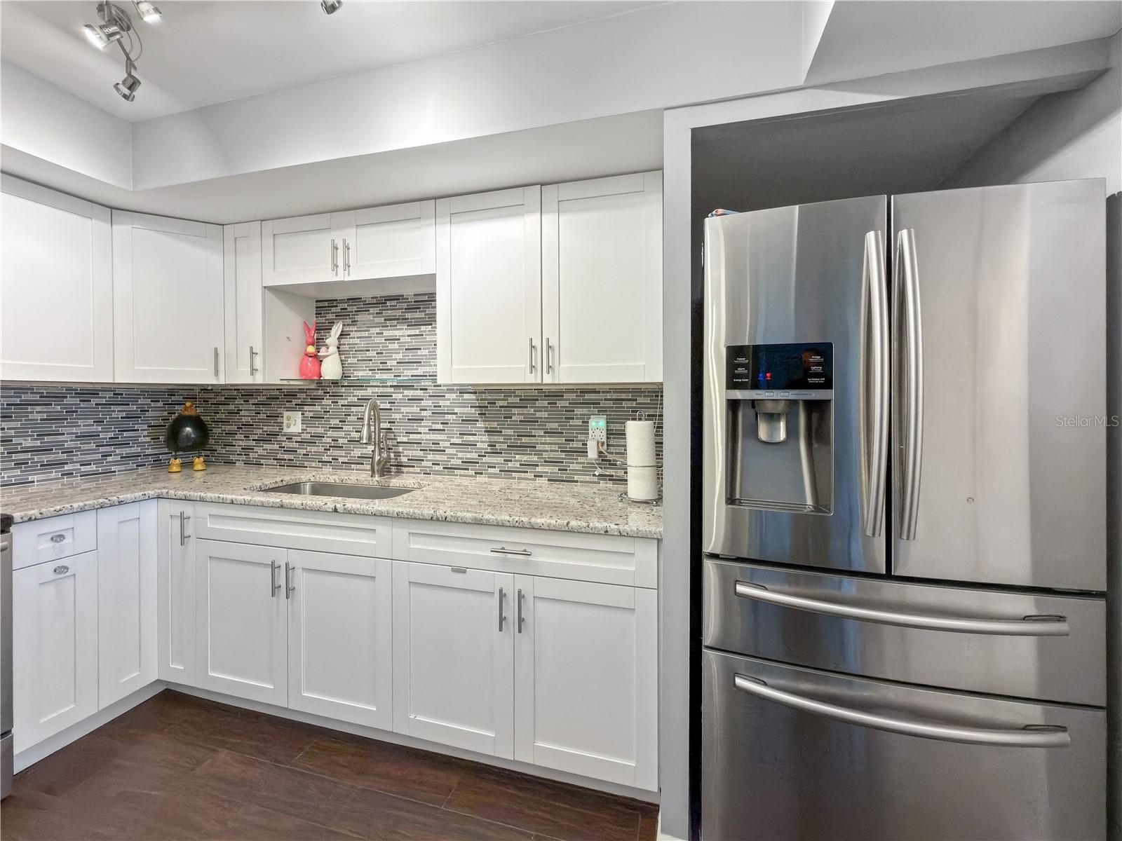 Soft Close Cabinets Make This Kitchen a Chef's Dream