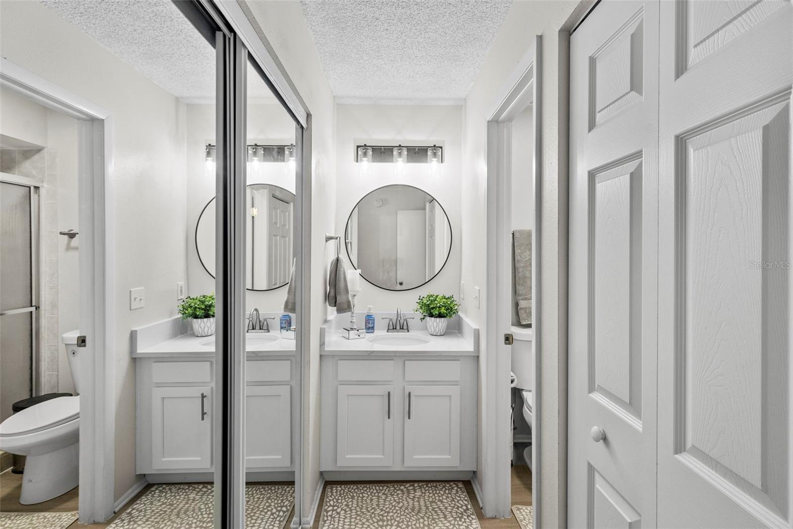 Owner's Bath/Closets