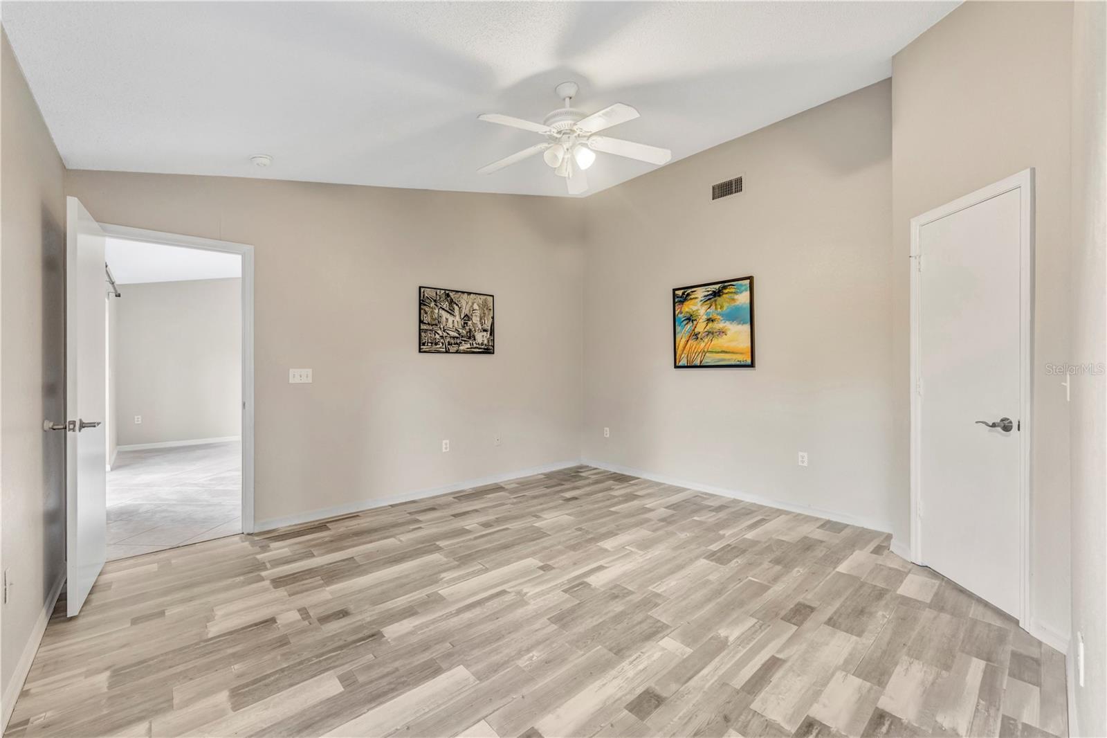 Primary Bedroom w/ ensuite bathroom and walk in closet.
