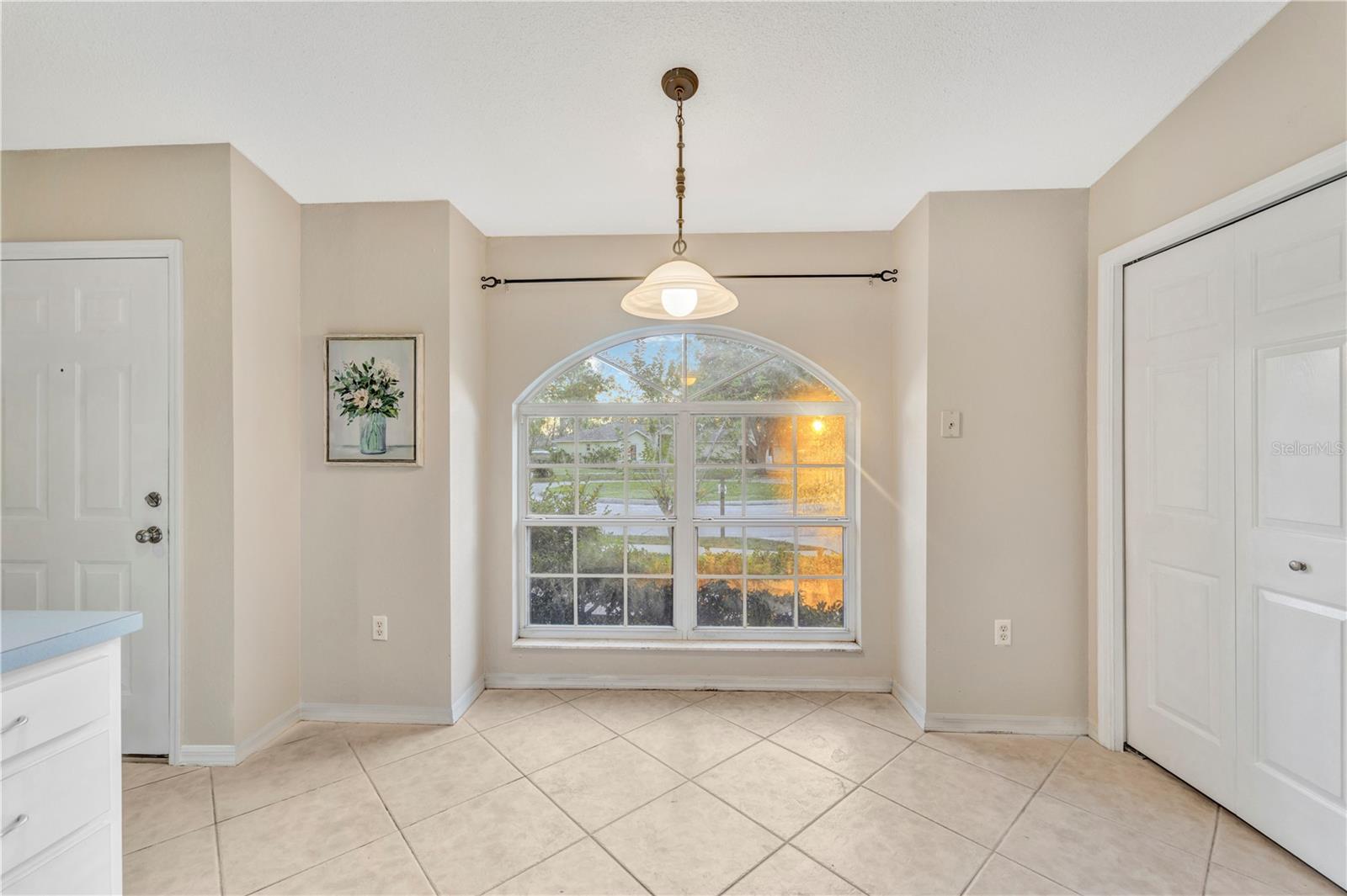 Kitchen w/ eat in dinette ares and pass through to the family room