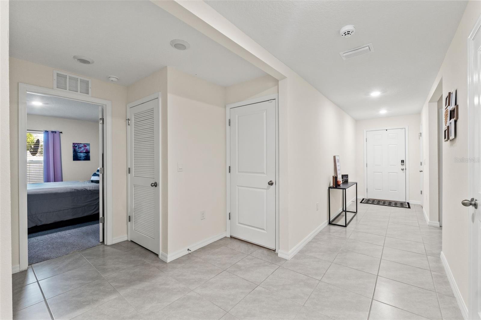 Front Entryway/Foyer