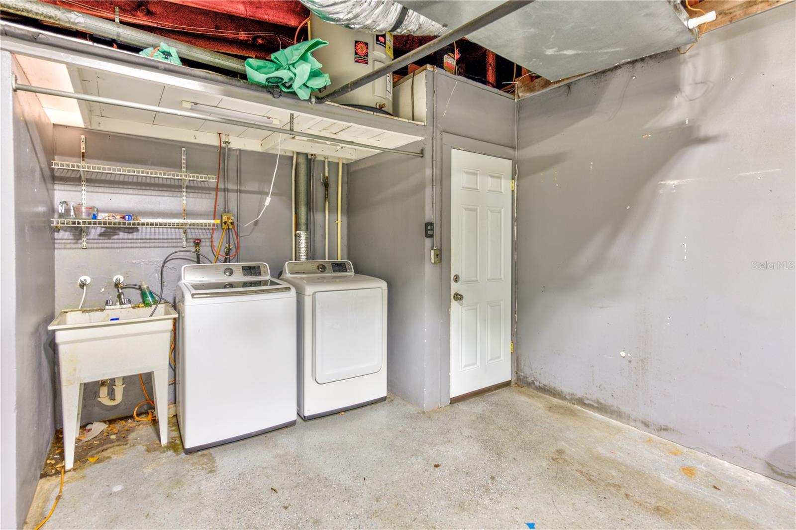 WASHER/DRYER AND UTILITY SINK IN THE AIR-CONDITIONED GARAGE