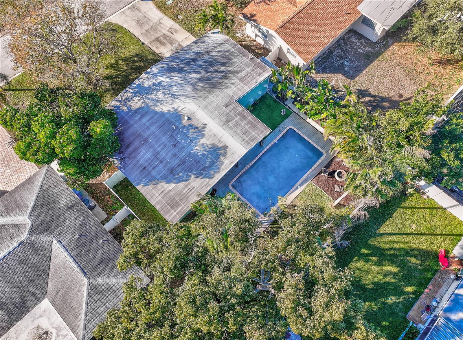 LARGE POOL FOR ENTERTAINING ALL OF YOUR FAMILY AND FRIENDS