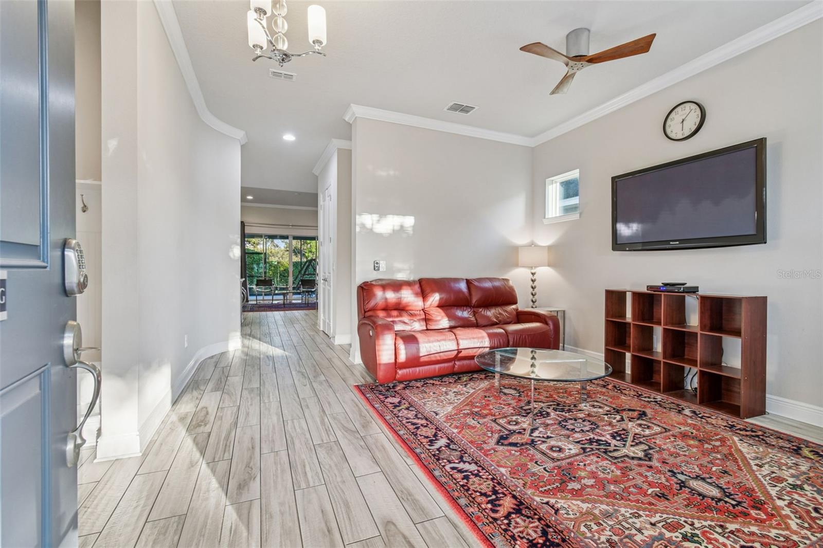 Living Room/Front Entry