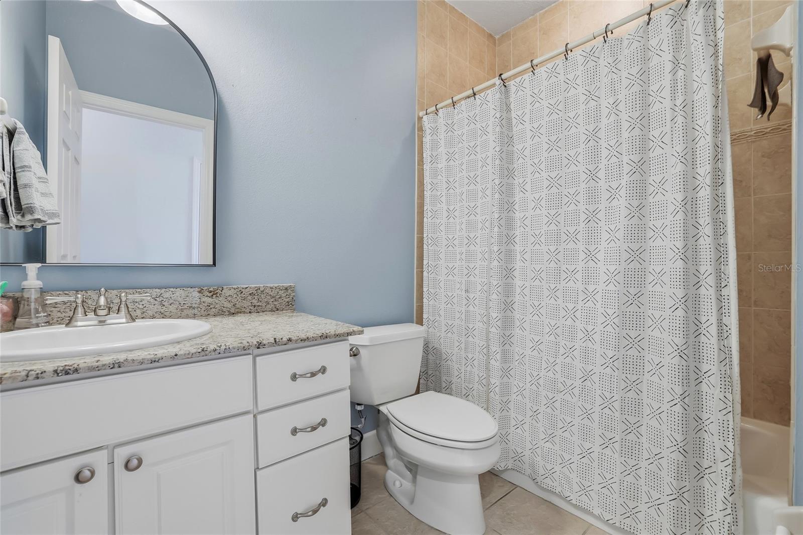 Shared Guest Bathroom