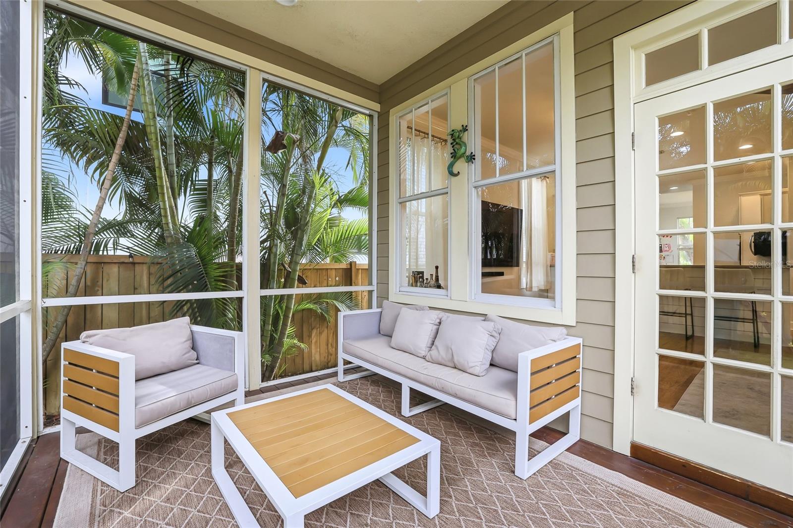 Newly Screened Lanai