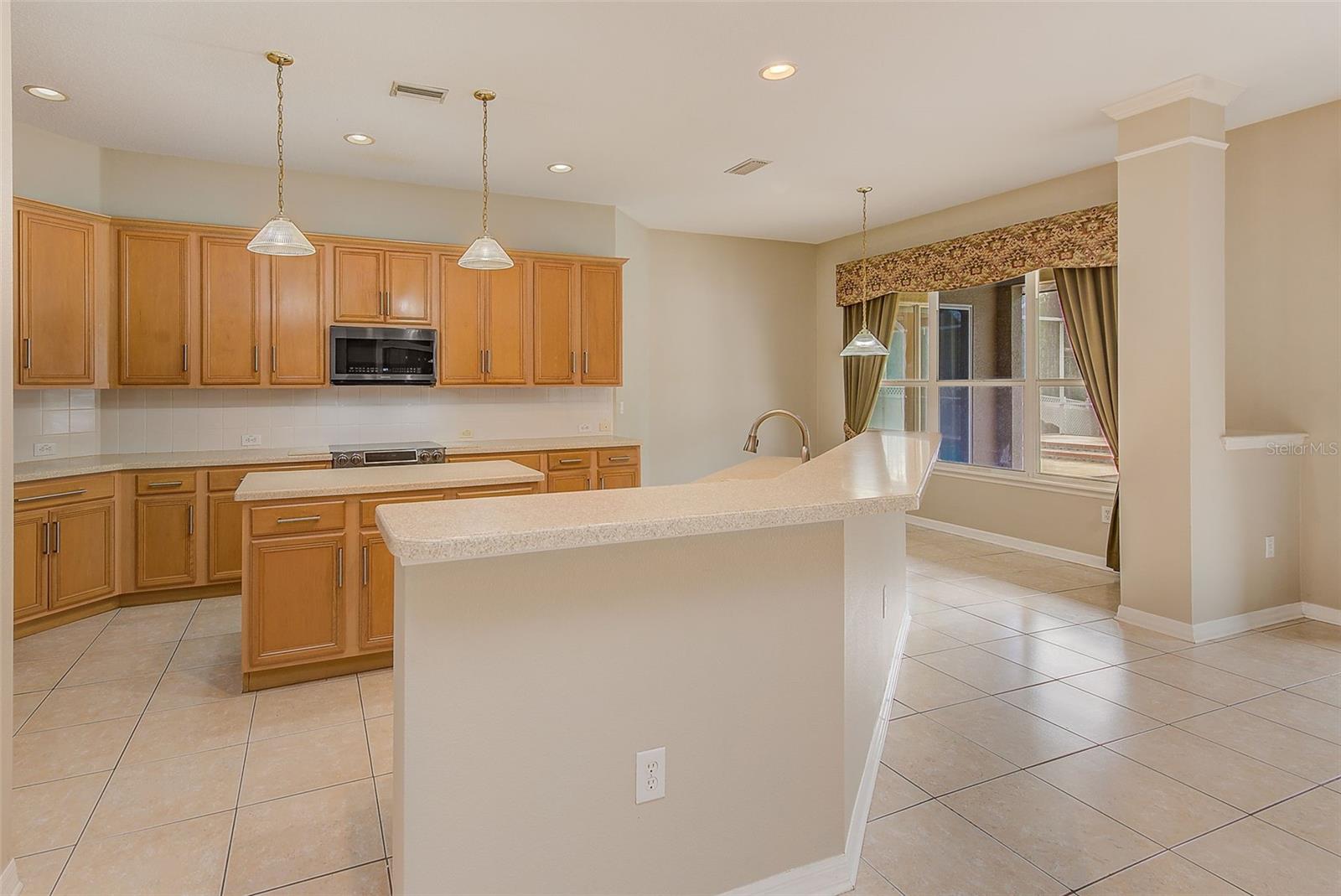 FAMILY ROOM/GREAT ROOM