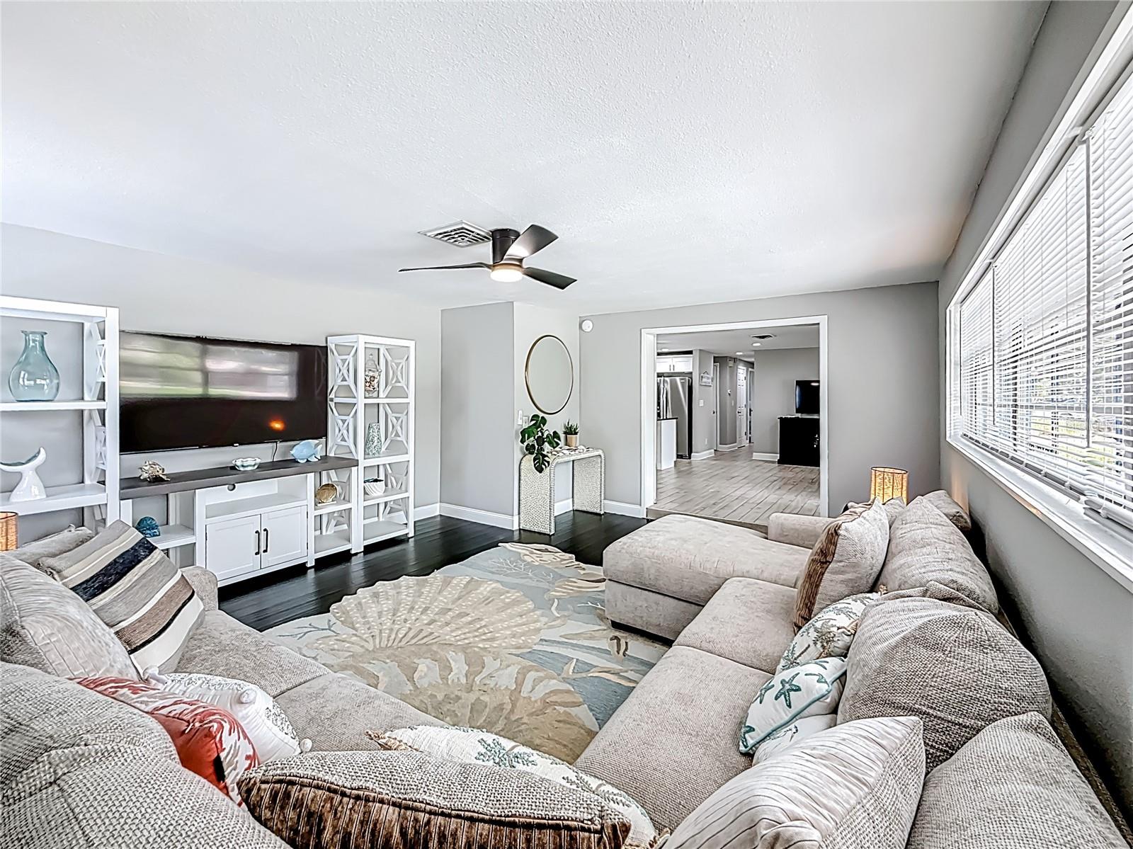 Spacious living room