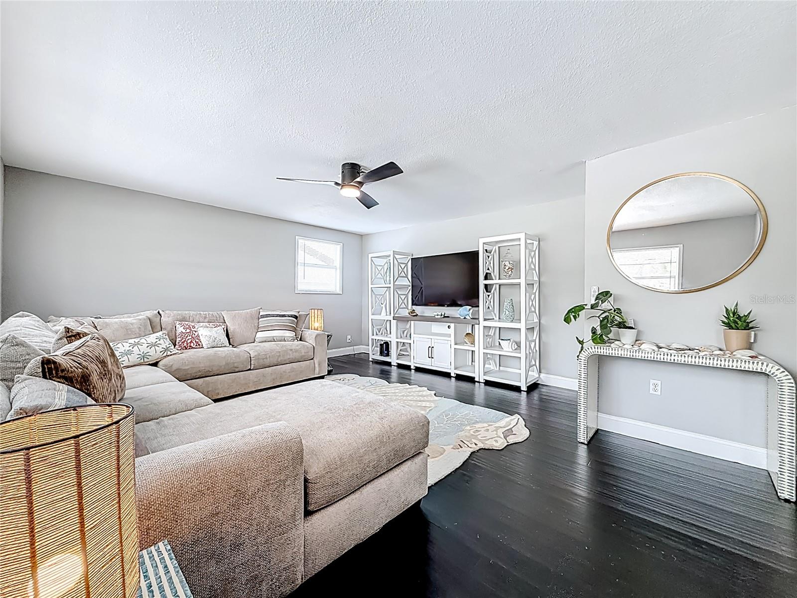 Spacious living room