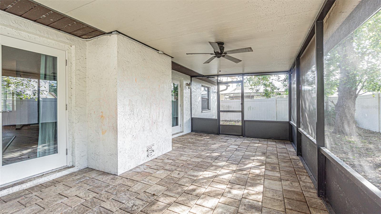 20 foot long screened lanai with cobblestone pavers