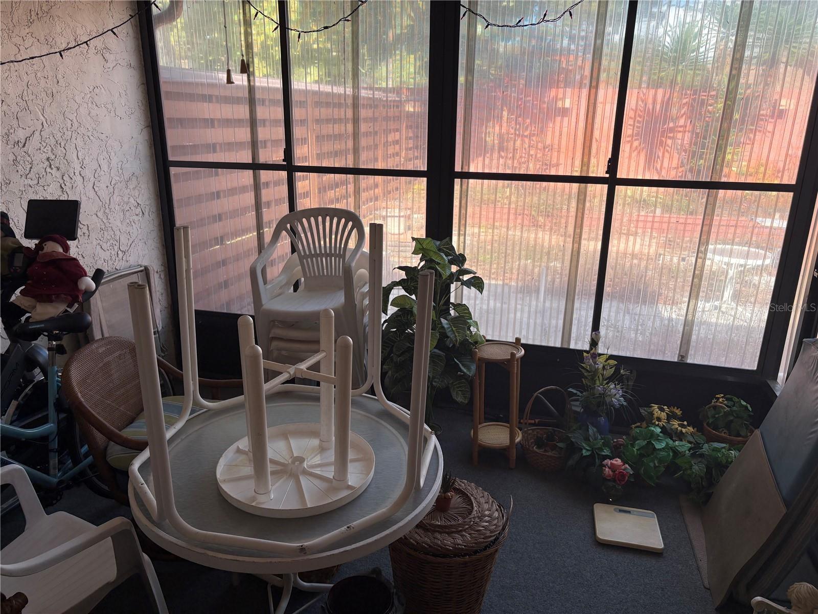 Enclosed back lanai.