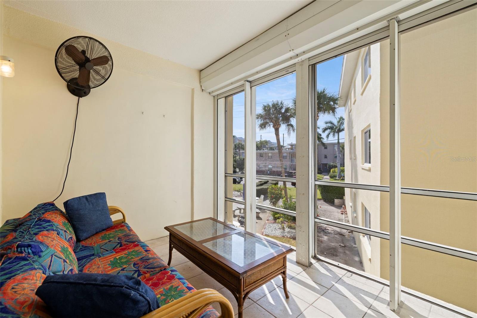 screen porch/lanai/patio