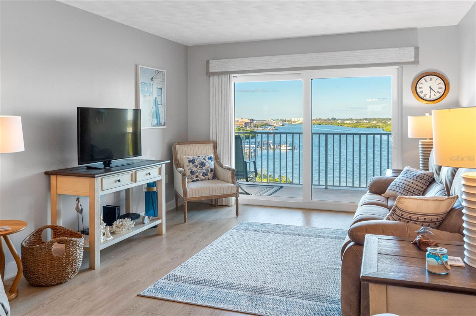 .. 2/2 With 1050 Sq Feet of Paradise.. Great Complex With Resort Like Amenities Located in Indian Shores Florida.. 22 Miles due West of Tampa Airport. Whether Full Time or a Family Beach Getaway - Bay Shore Yacht & Tennis # 706  is a Good Buy at a Good  Price.