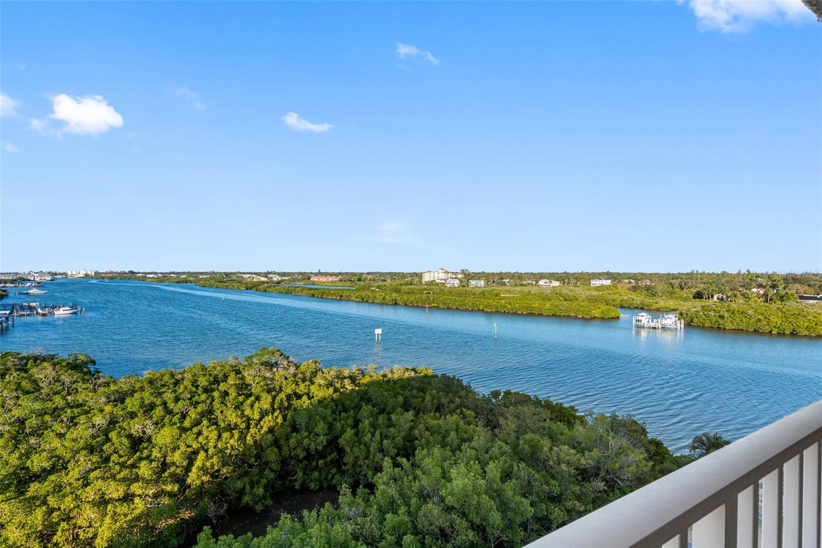 ... 7 Th Floor Provides Long Range Water Views.. The Intracoastal Wild Life ie Fish - Dolphins - Manatees - 8 Foot Sun Rays, Turtles and all the Aquatic Bird Life at Your Balconies Edge. Every Day is a Wonderful Experience.