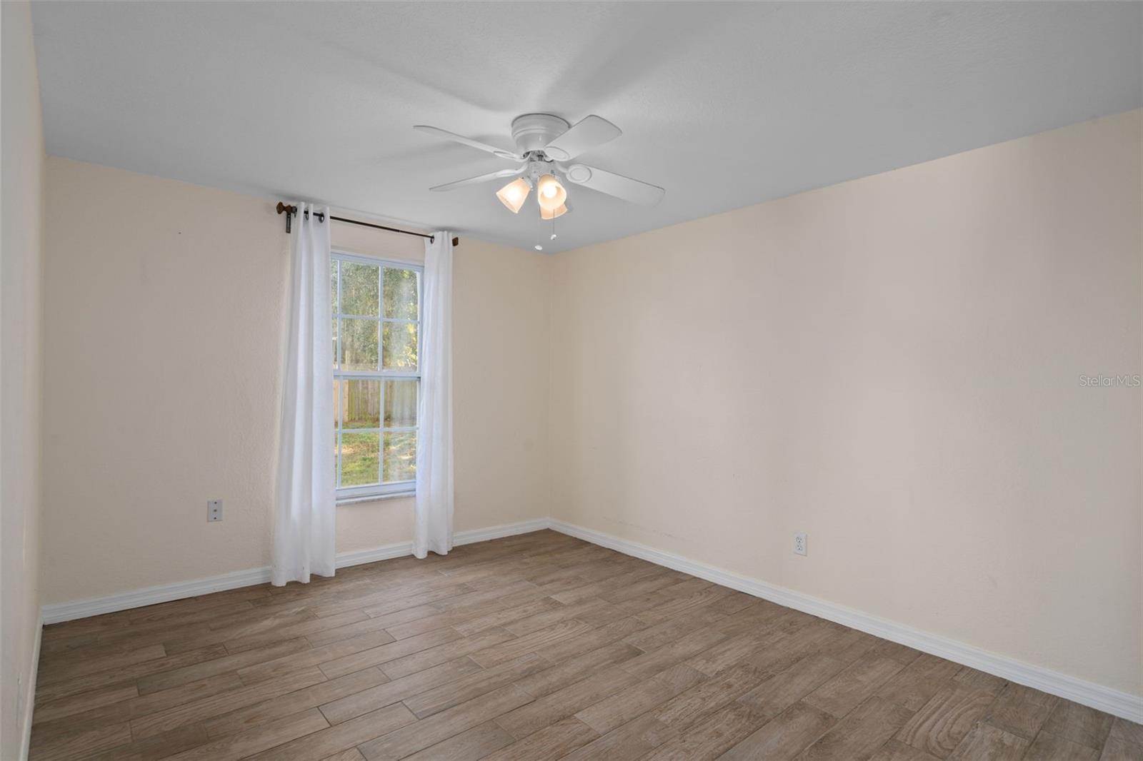 Bedroom 9'11" x 14'5"