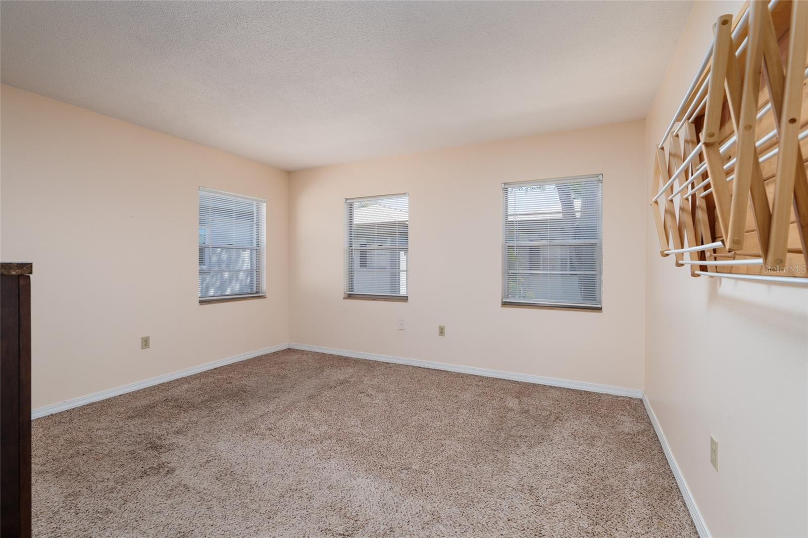 Corner bedroom (13'x14').