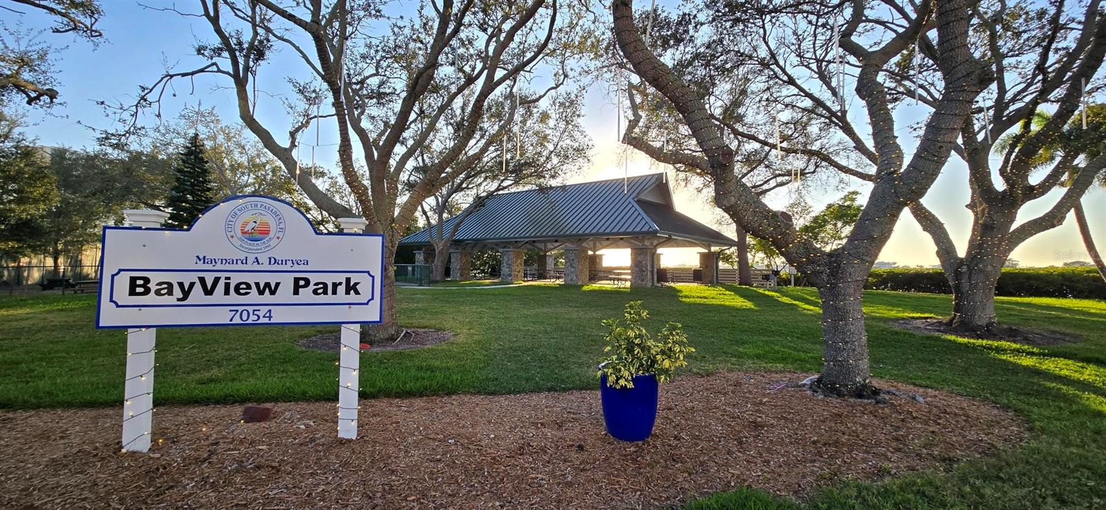 Park on Boca Ciega Bay just down the street on Sunset Dr S.
