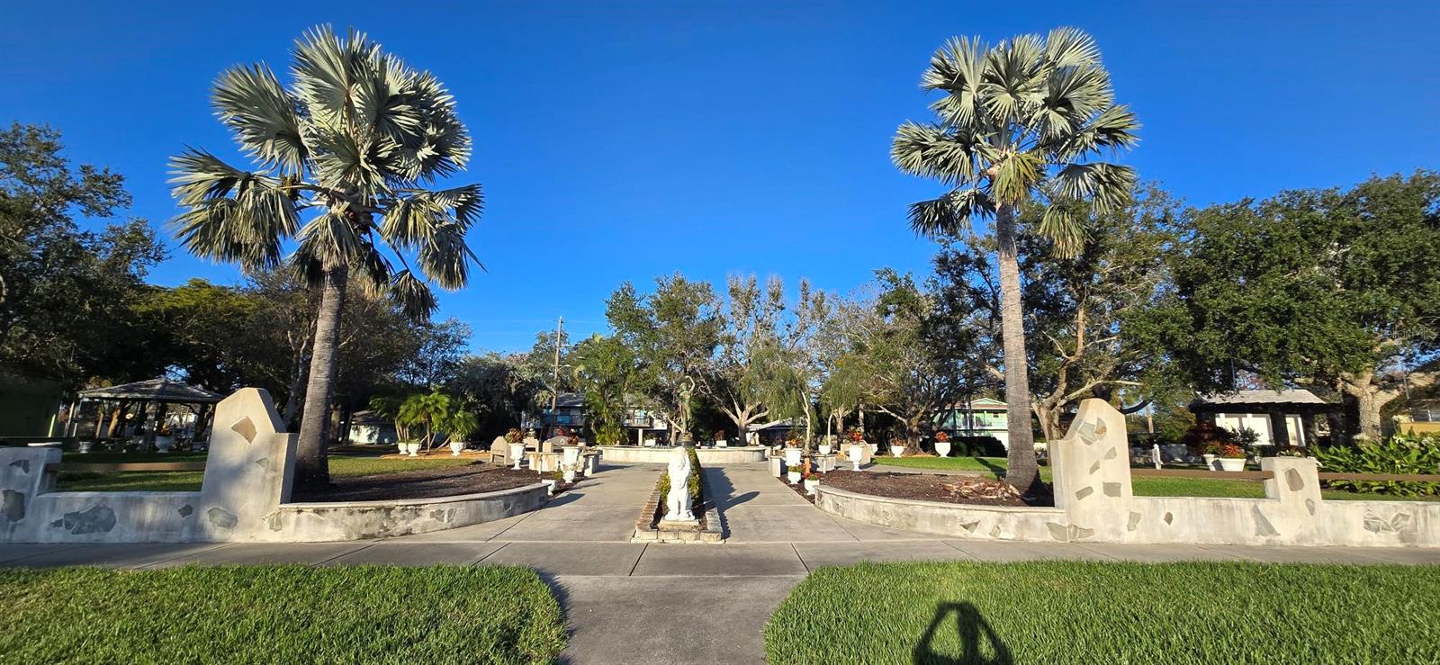 Botanical garden across from park & close to unit.