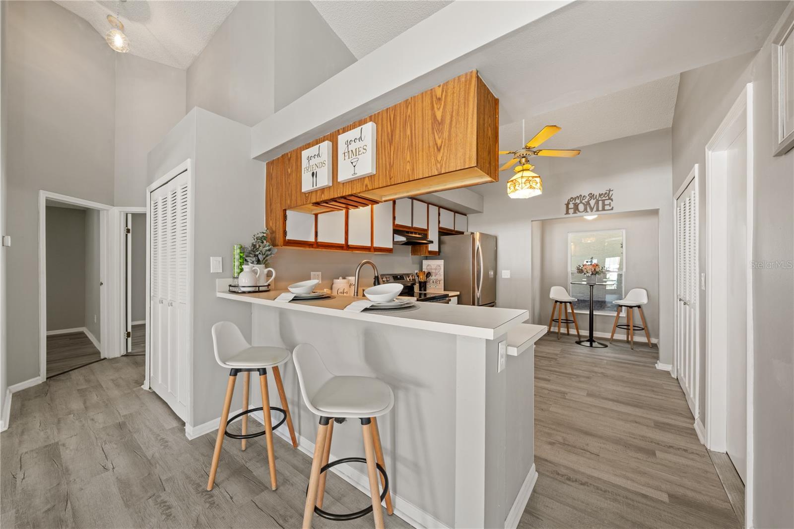 Kitchen Breakfast Bar