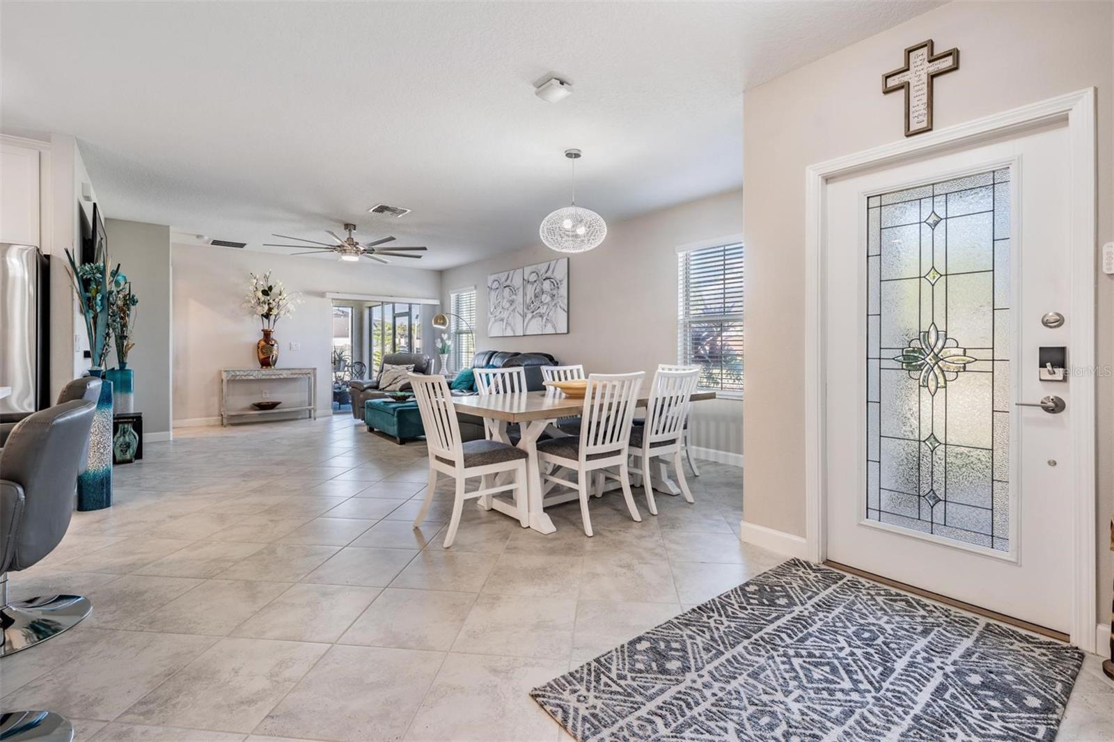 Upgraded Full Glass Door!