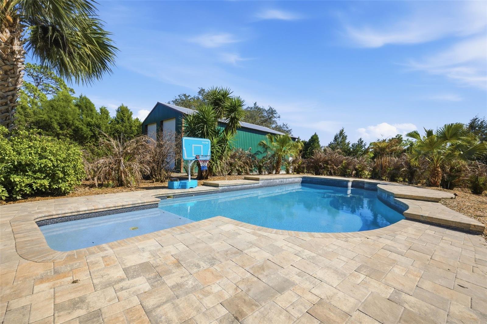 Pool with the privacy of lanscape surrounding
