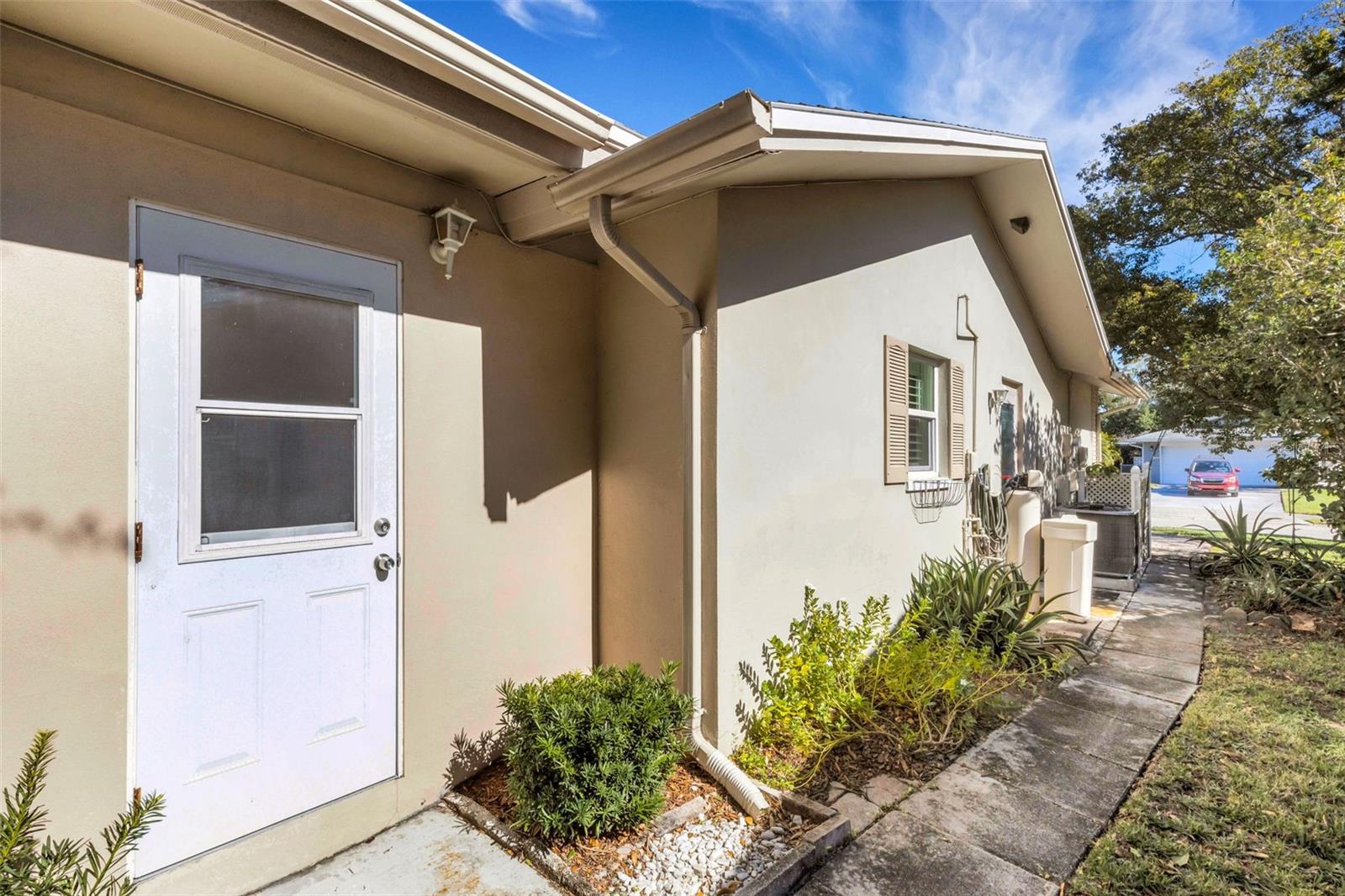 Door leads to Flex room off kitchen