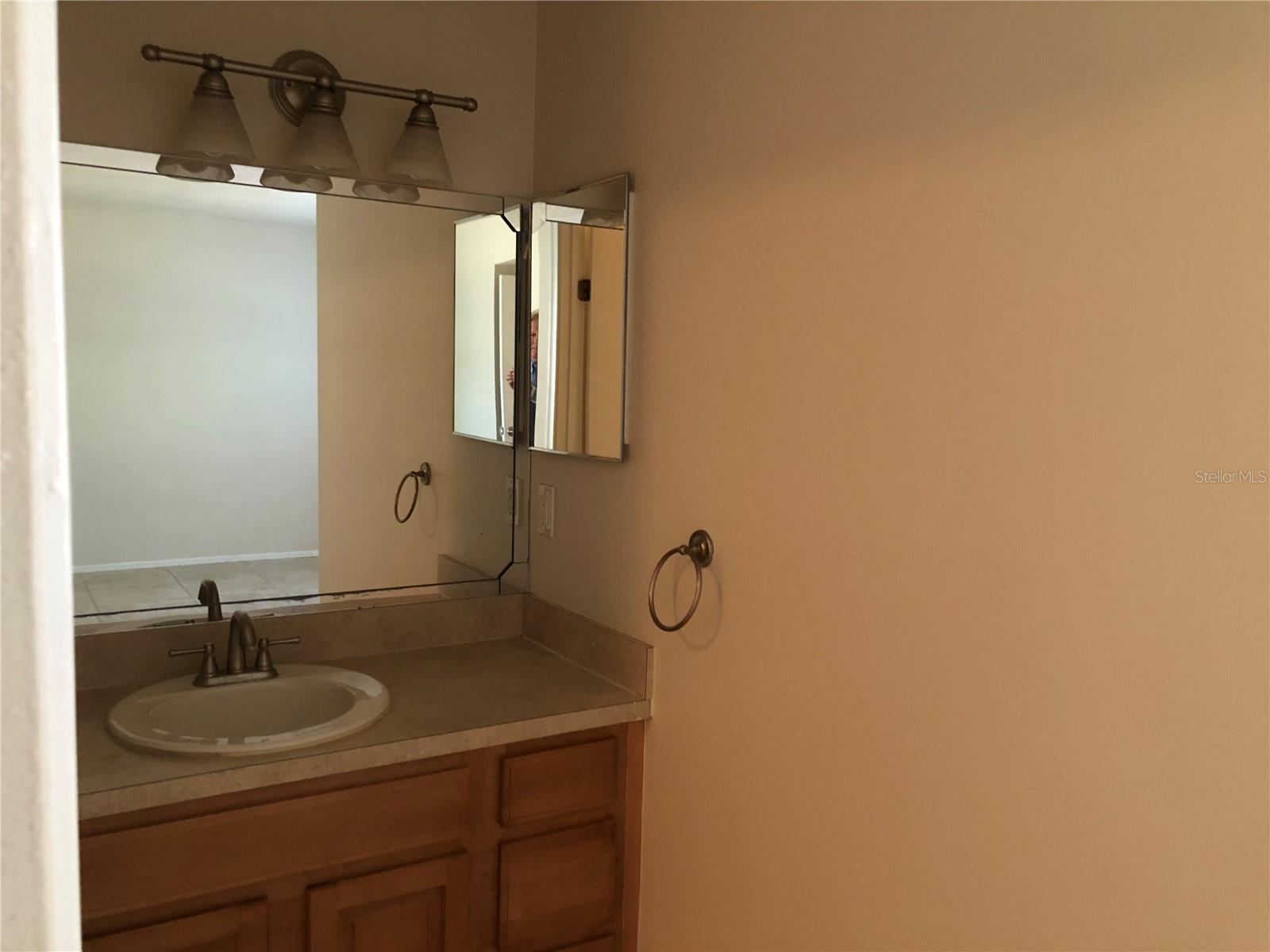 Secondary Sink W/ Bath Access