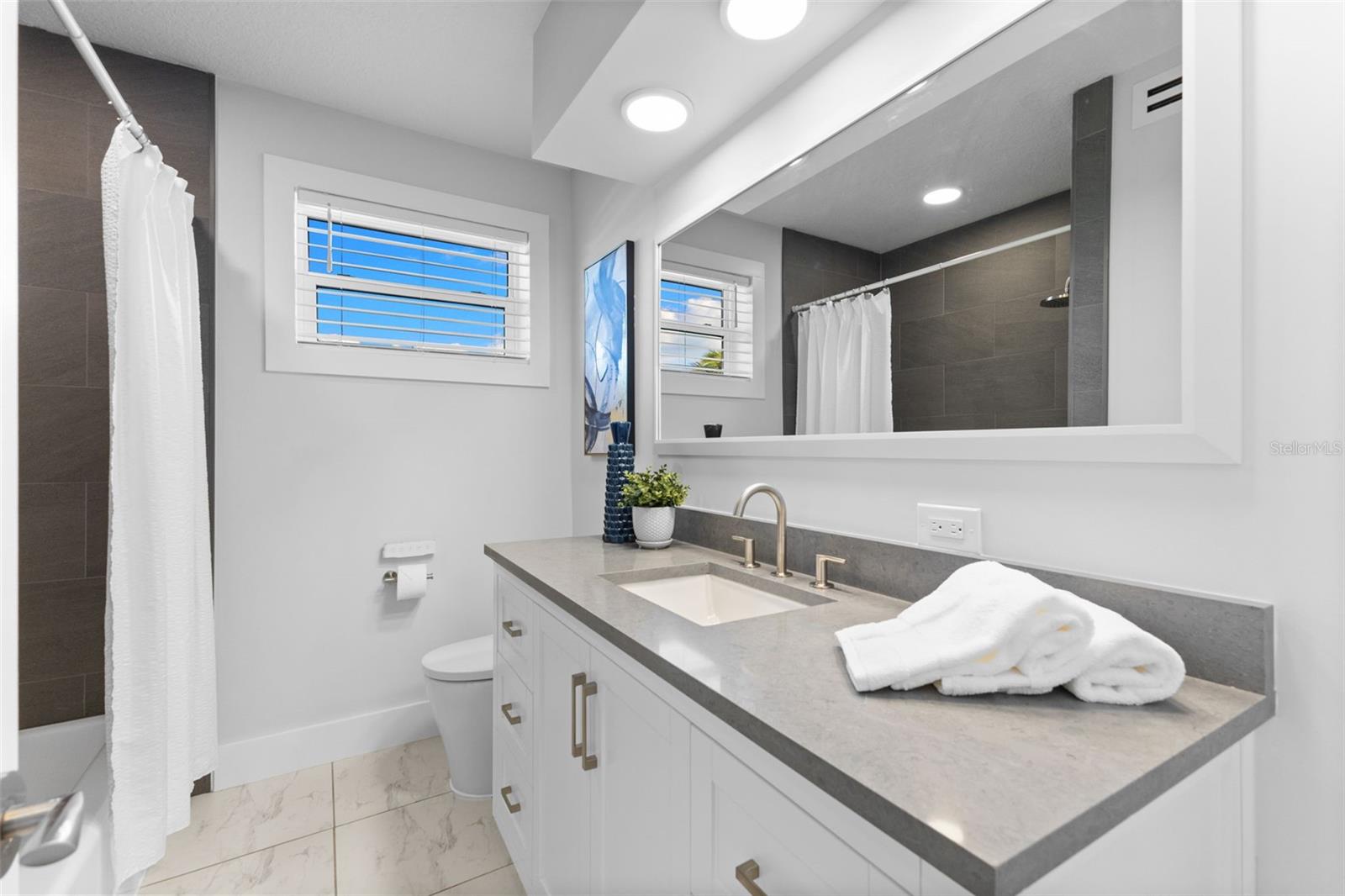 Bath Close to 4th and 5th bedroom