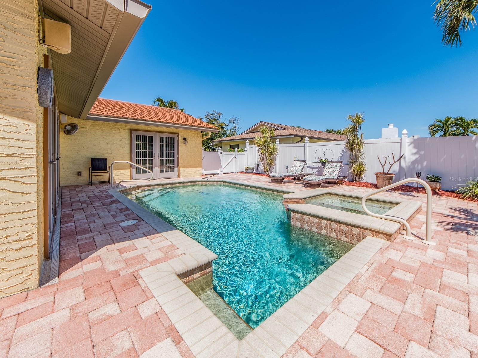 Heated pool and Spa!