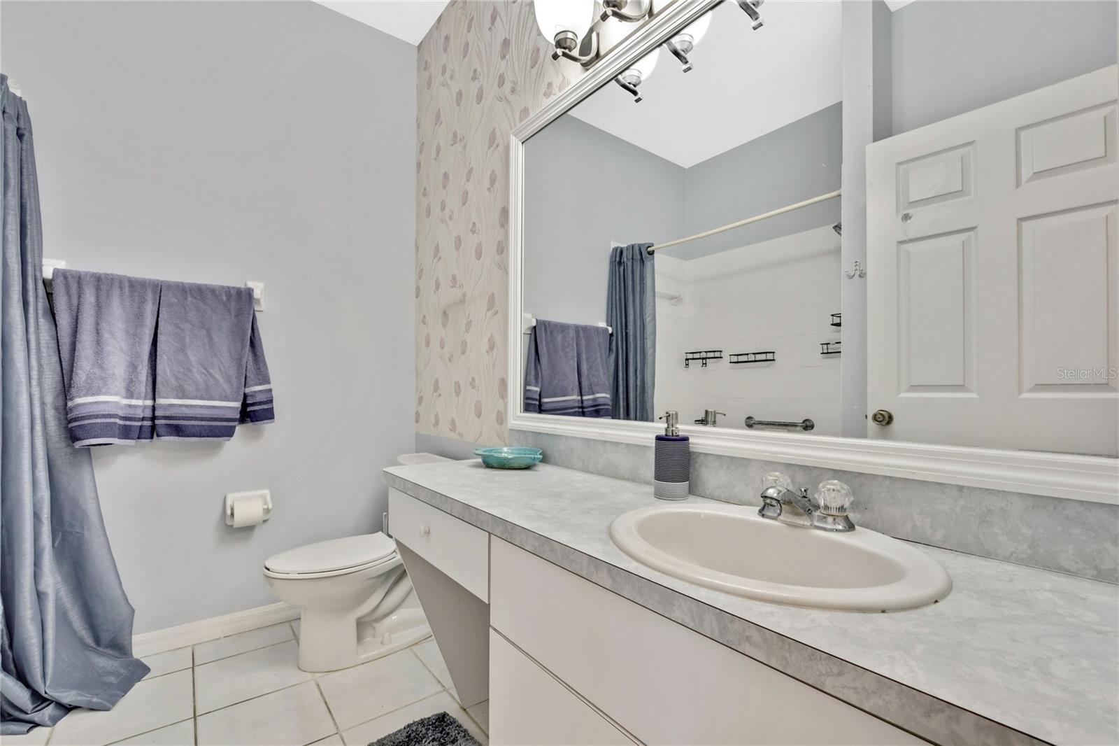 2nd bath is well appointed for your guests.