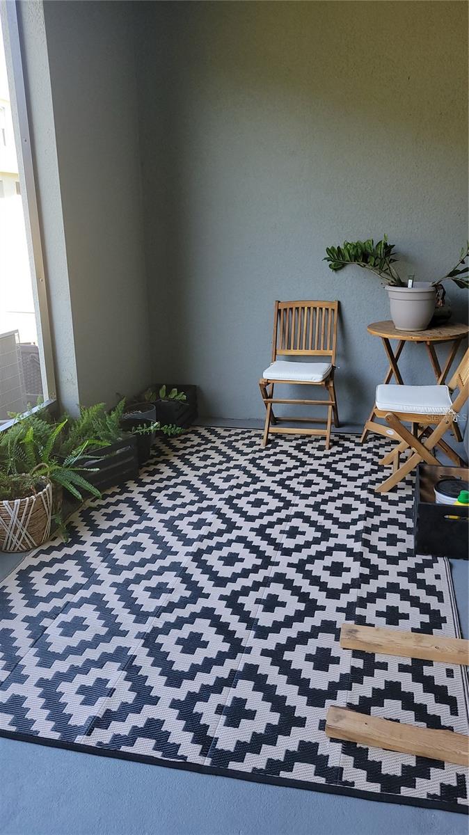 Rear Screened-in Porch