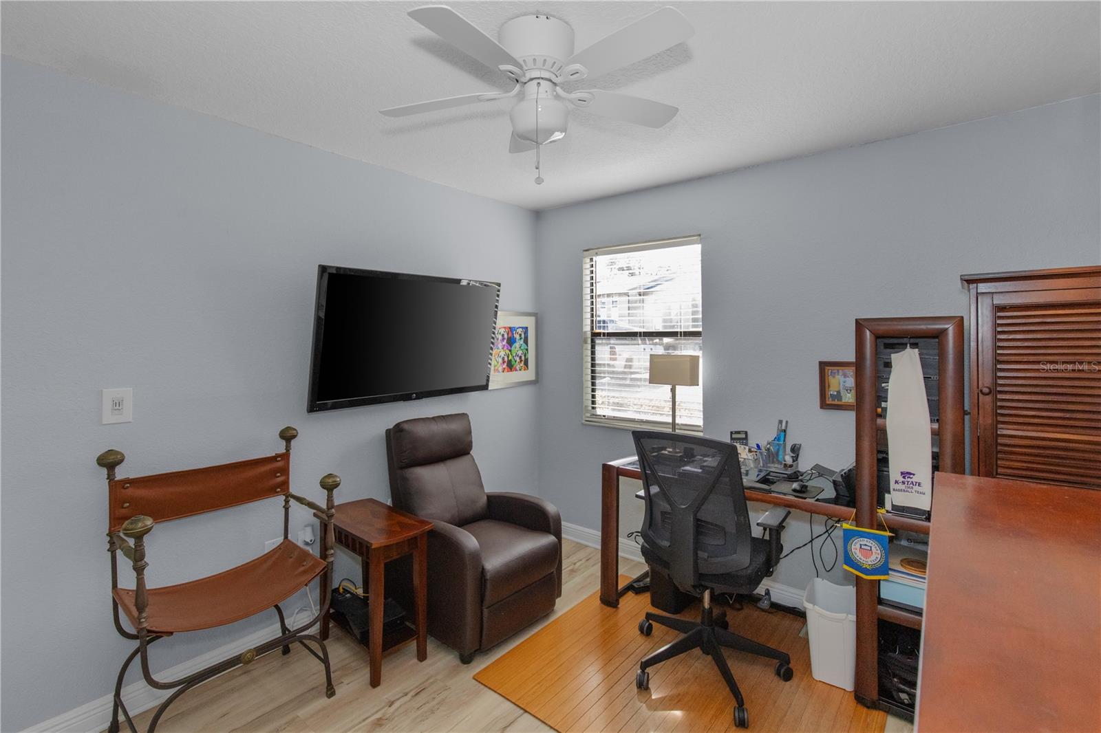 3rd bedroom currently used as office/den