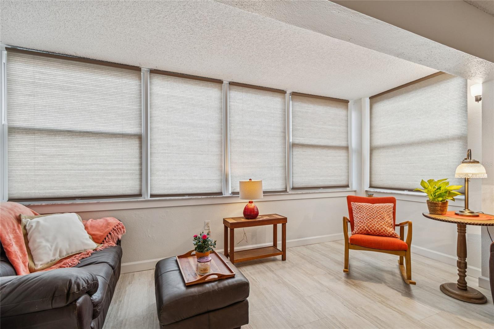 Bonus room - Office?