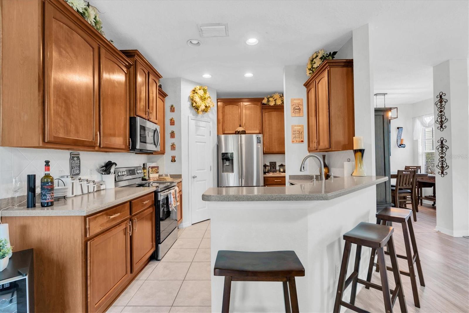 Kitchen with breakfast bar