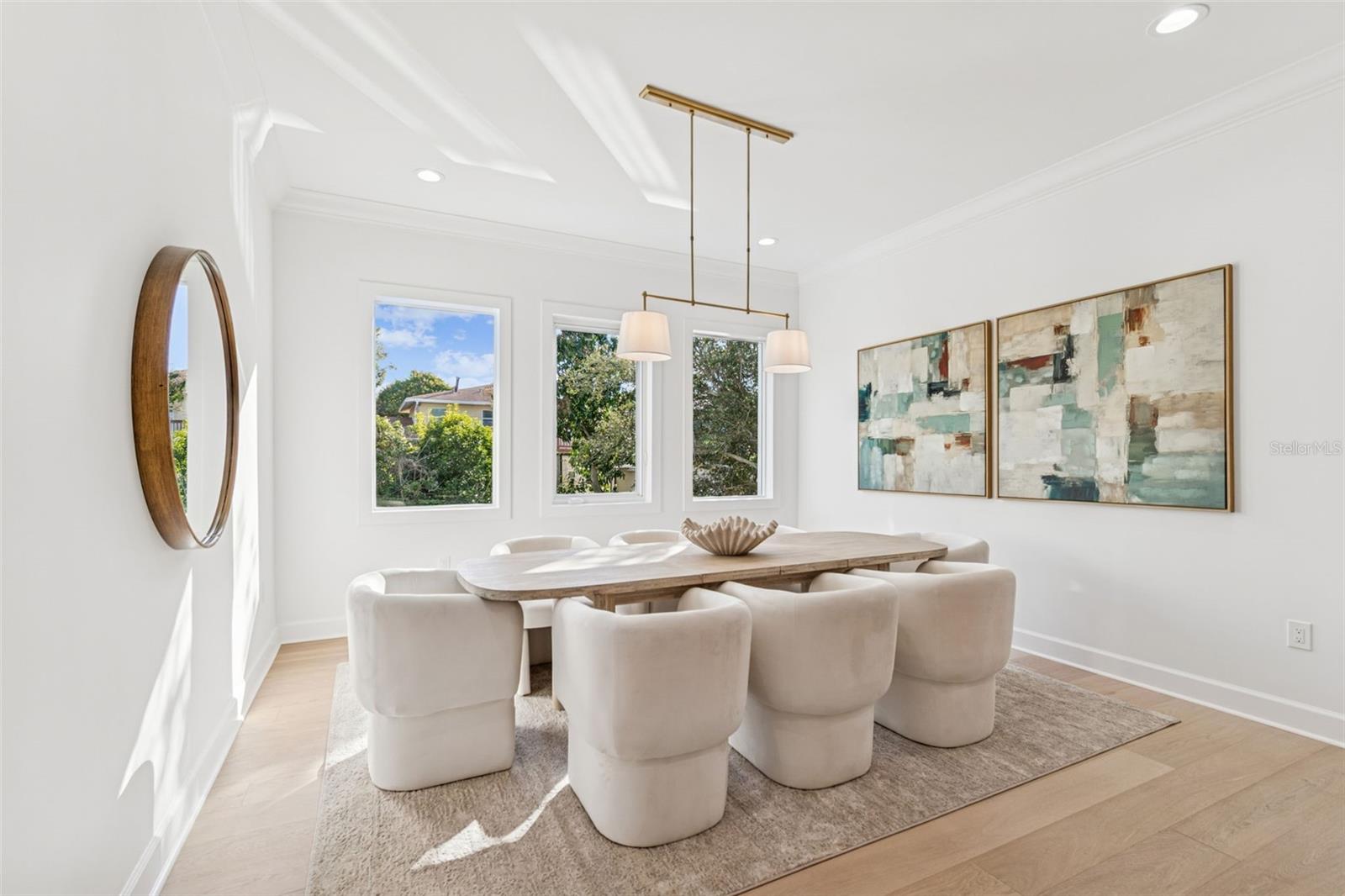 Dining area off kitchen