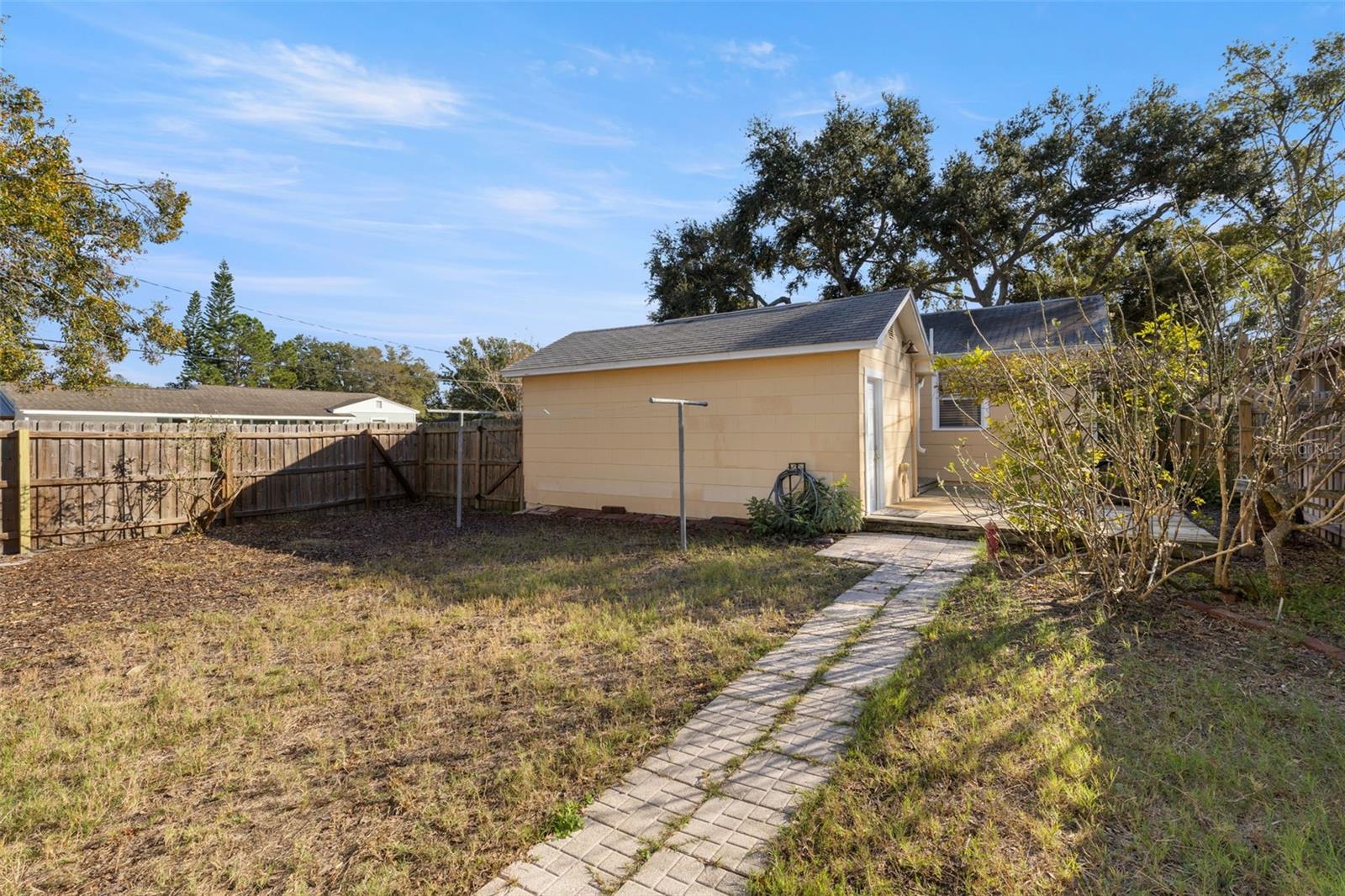 Large fully fenced backyard for pets and entertaining