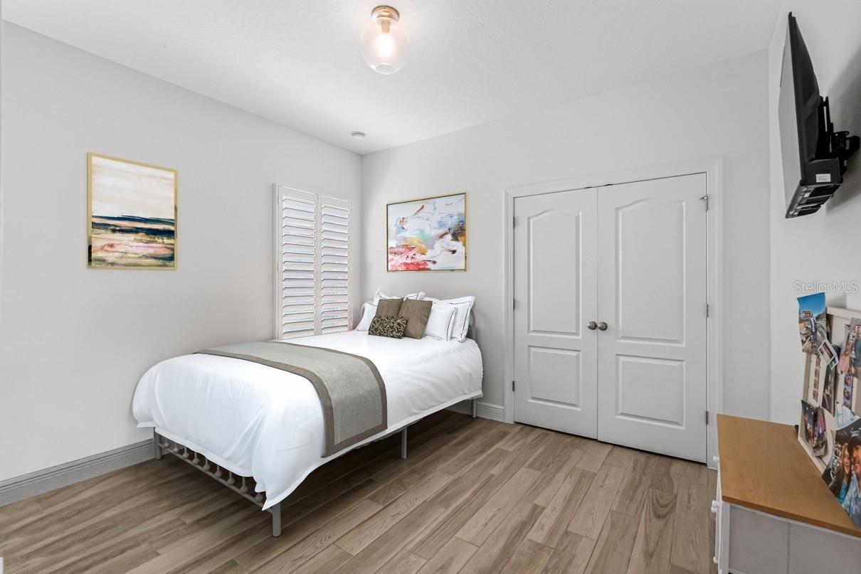 Virtually enhanced with decor