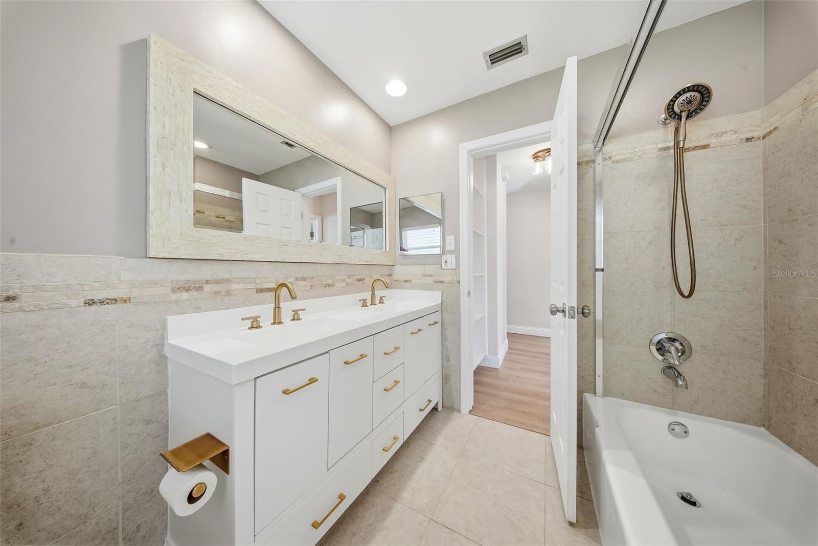 Large guest Bathroom with access to the 3rd Bedroom