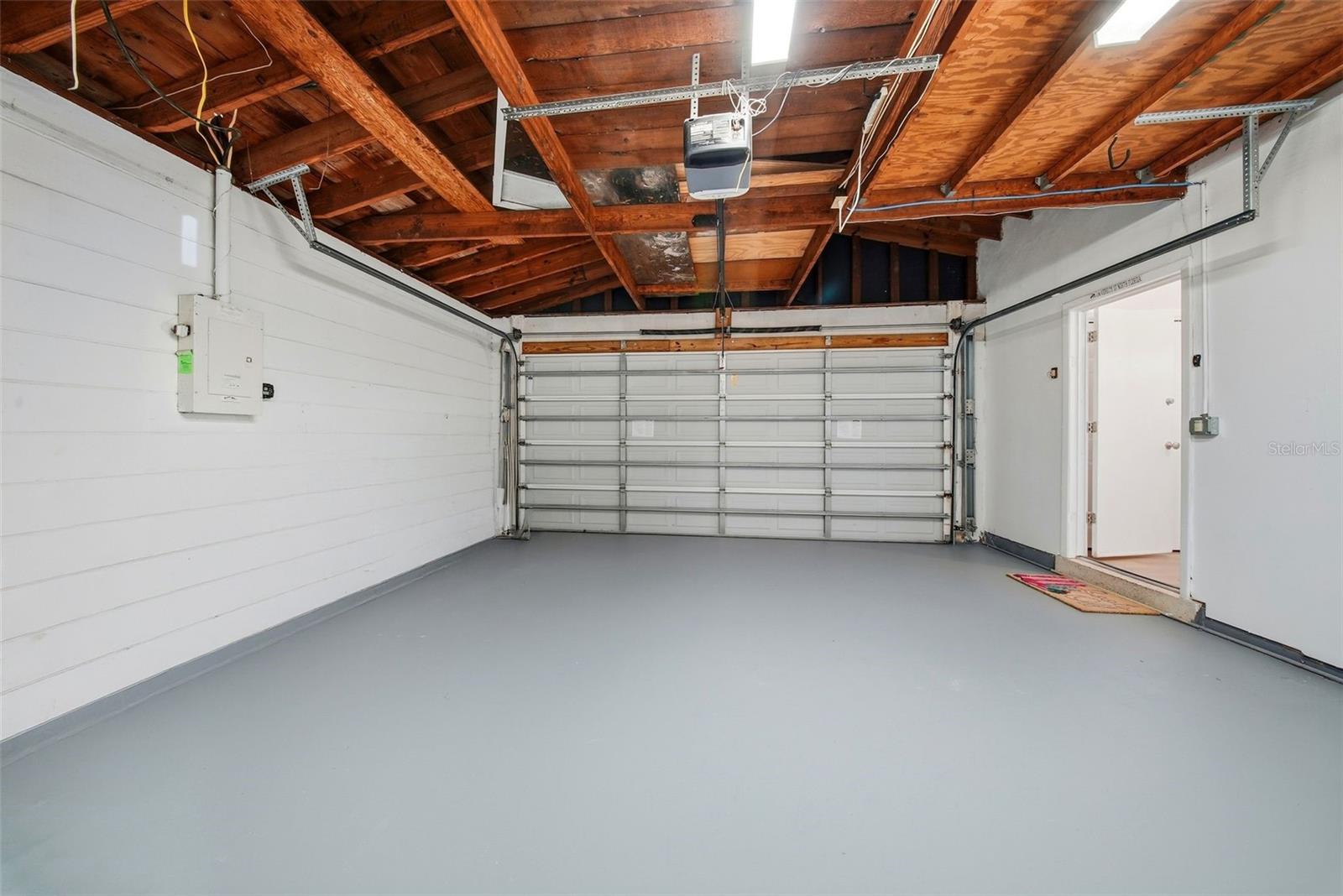 2 Car-Garage