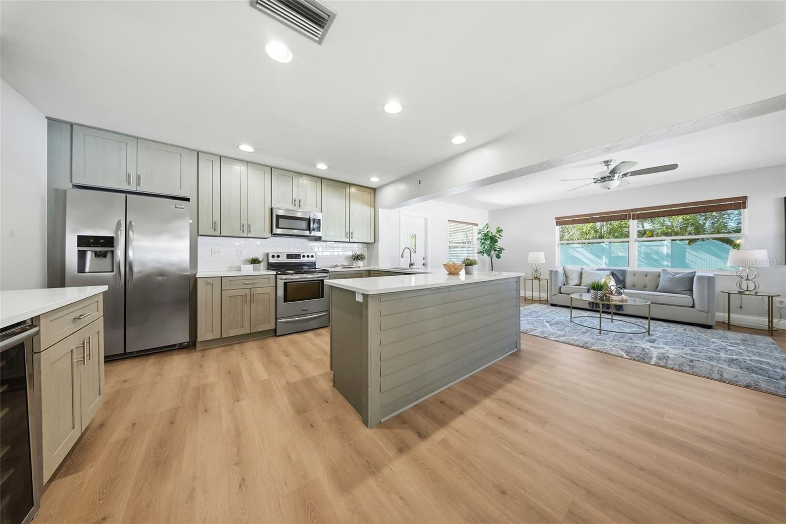 WOW! What a kitchen! Entertainment Delight!