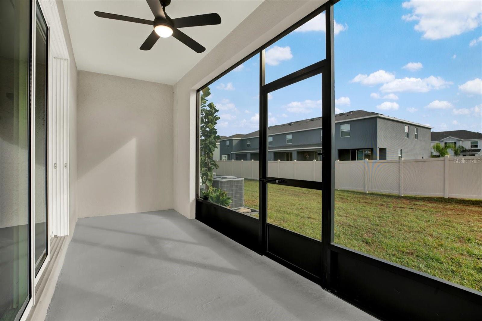 SCREENED IN BACK PATIO