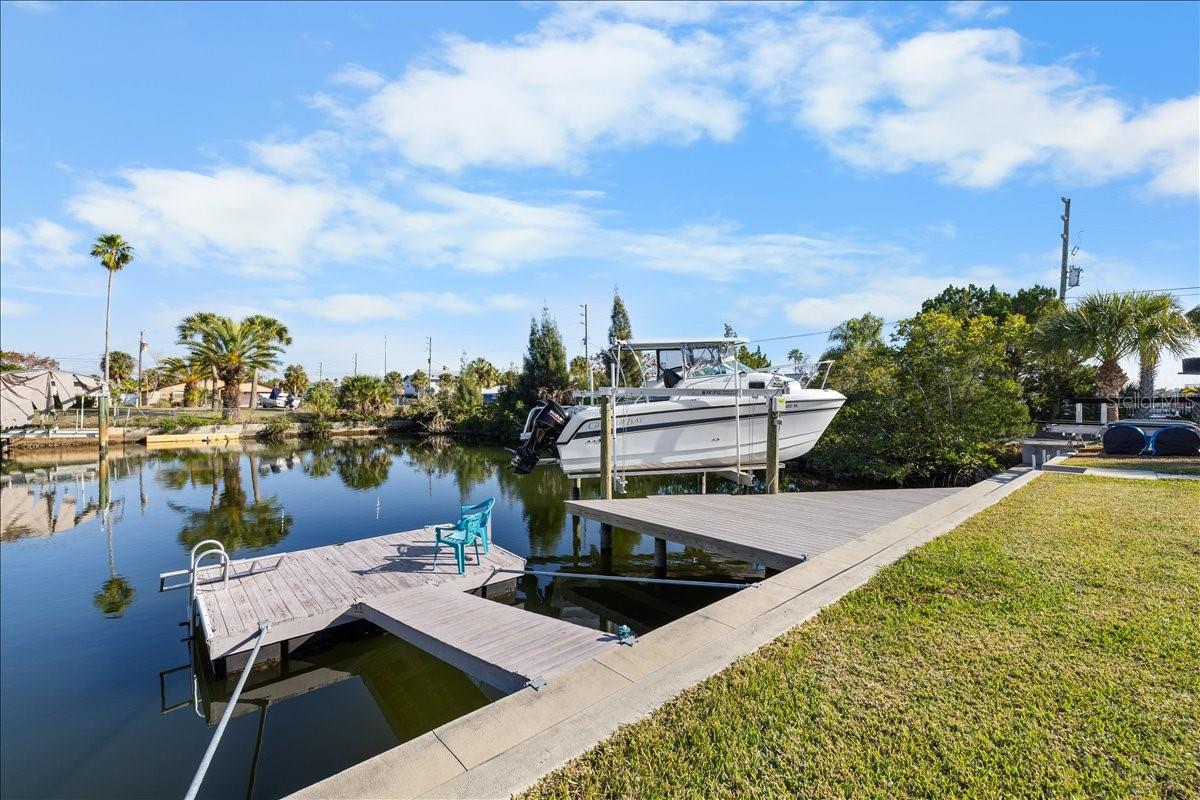 Dock / Boat Lift / Deck Sea Wall