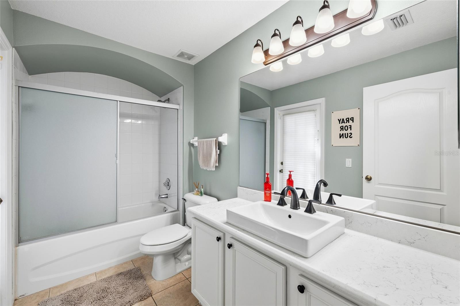 Bathroom 2 (Pool Bath)