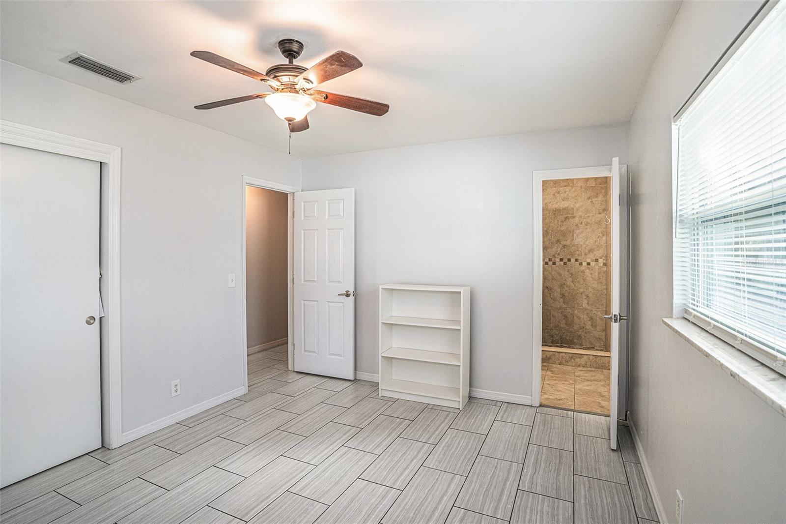 Junior Suite - 3515 S Kings Avenue, Brandon FL 33511