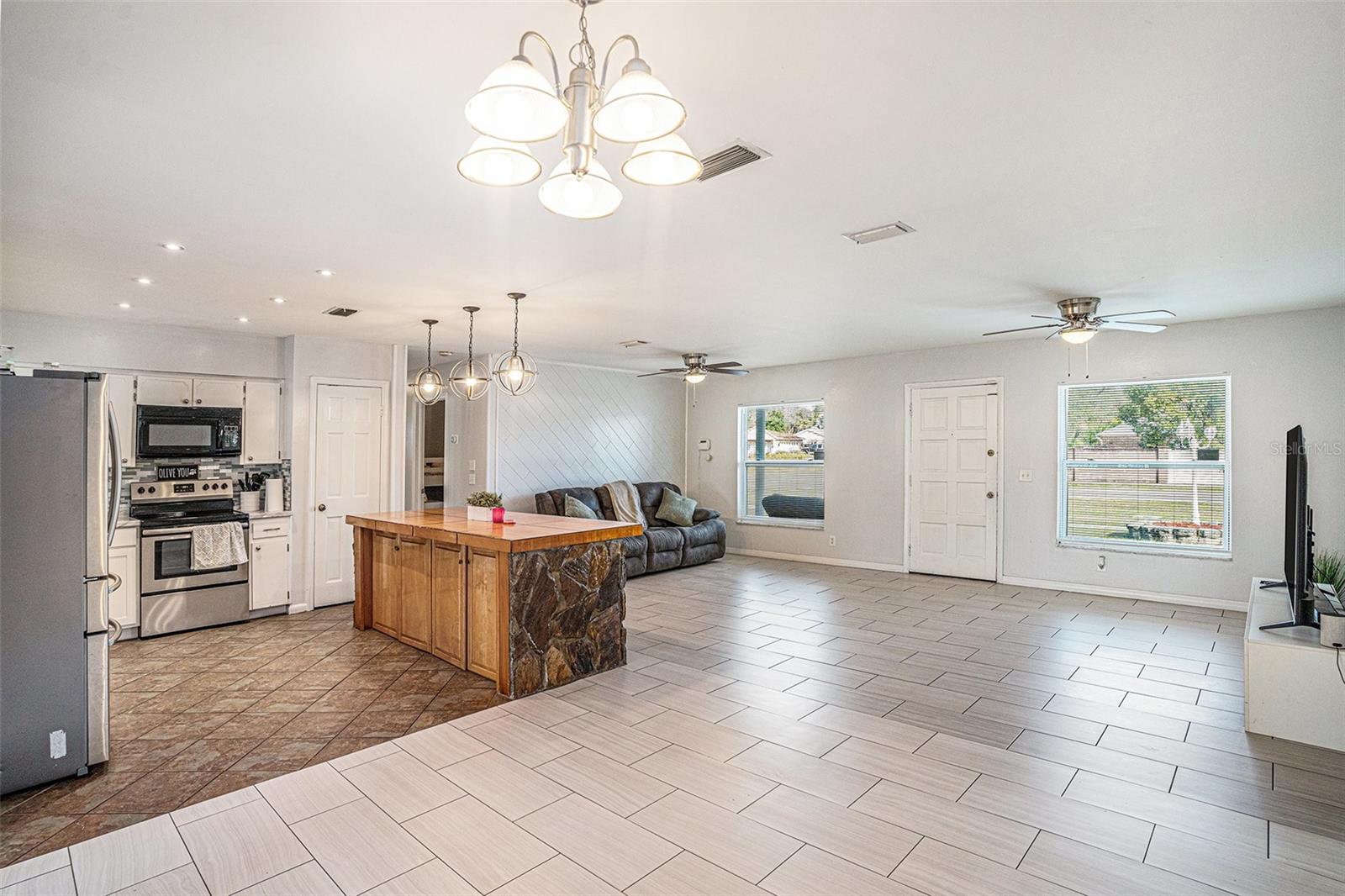 Greatroom/Kitchen/ Dining Area - 3515 S Kings Avenue, Brandon FL 33511